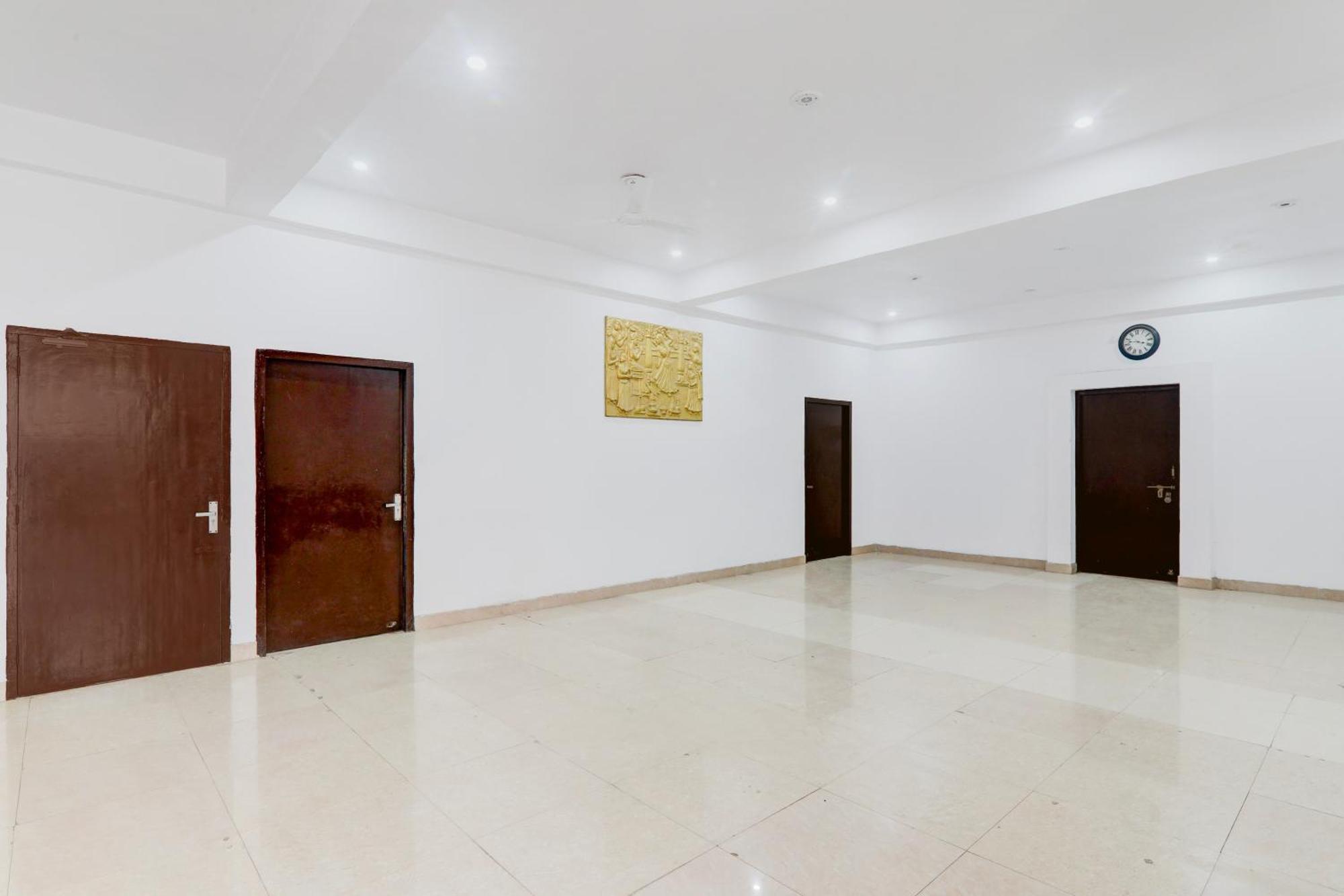 Super Hotel O Insaf Nagar Munshipuliya Formerly Vibrant Chinhat Экстерьер фото