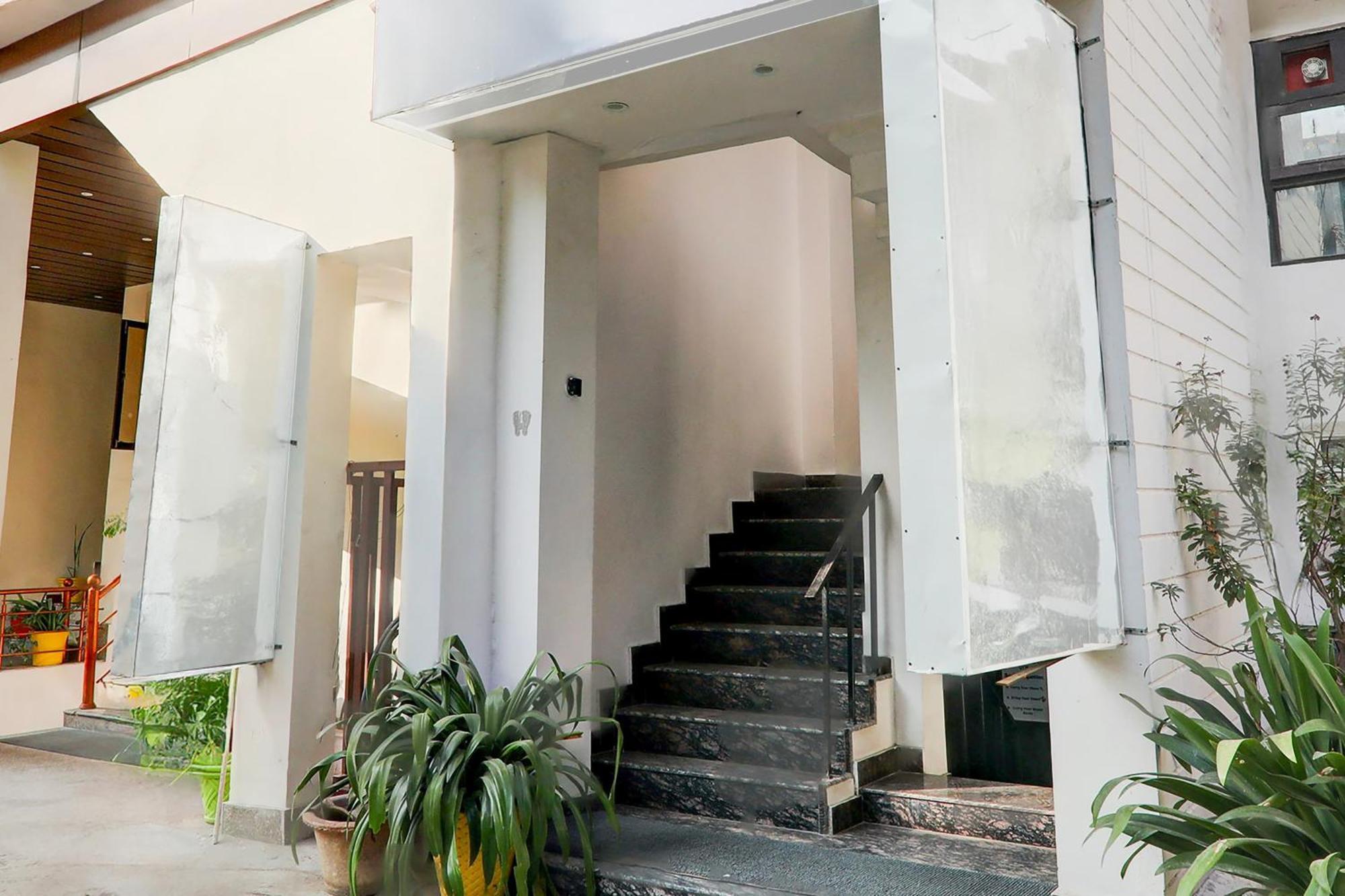 Super Hotel O Insaf Nagar Munshipuliya Formerly Vibrant Chinhat Экстерьер фото