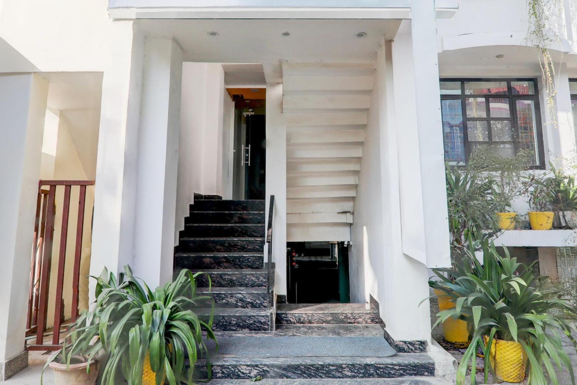 Super Hotel O Insaf Nagar Munshipuliya Formerly Vibrant Chinhat Экстерьер фото